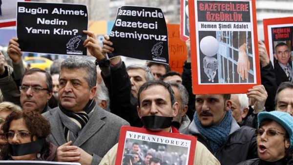 العفو الدولية: تركيا زنزانة للصحفيين