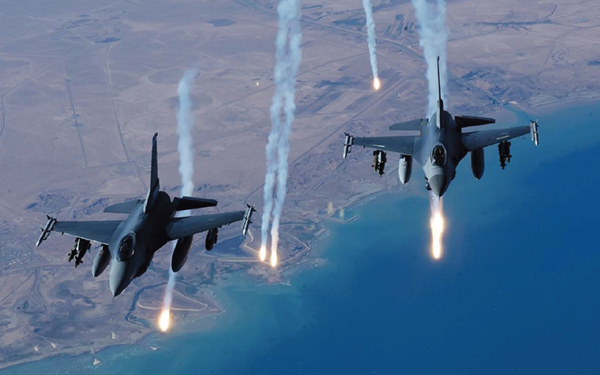 طائرات التحالف تقصف ديوان عشائر داعش في الموصل 
