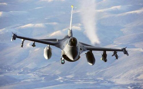 طائرات التحالف تقصف الارهابيين في كوير 