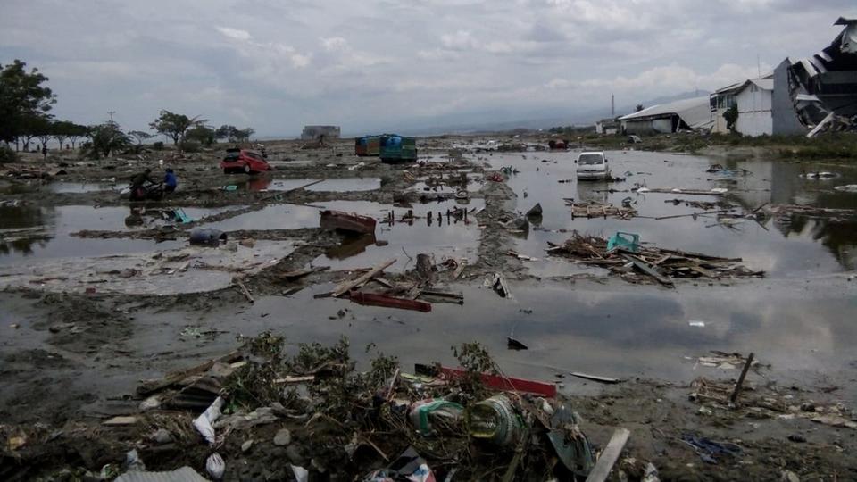 ارتفاع عدد قتلى زلزال وتسونامي إندونيسيا إلى 832