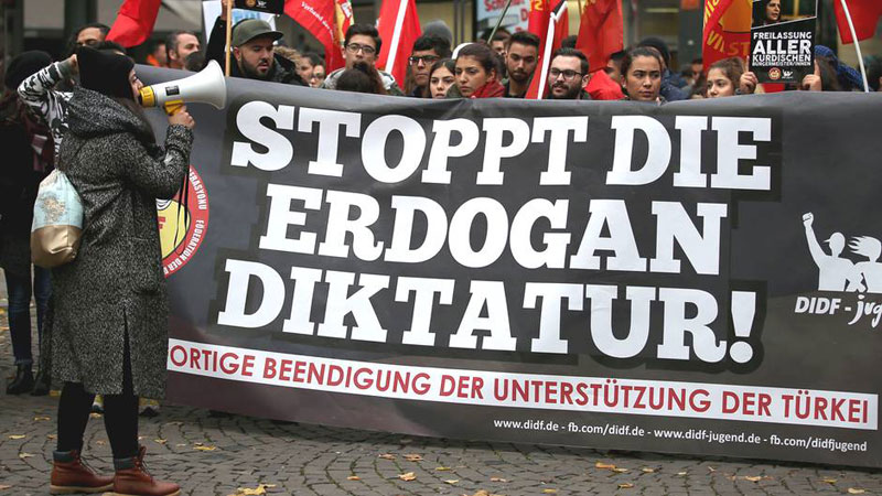 آلاف الكورد يتظاهرون في المانيا