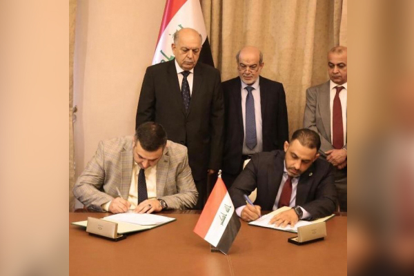 توقيع عقد محلي عراقي لنقل النفط الأسود