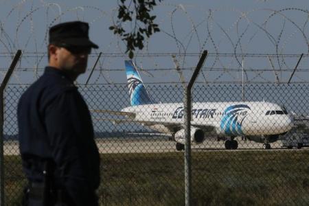 الافراج عن بعض رهائن طائرة الركاب المصرية