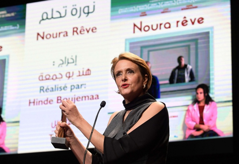  "نورا تحلم" يفوز بالتانيت الذهبي لأيام قرطاج السينمائية