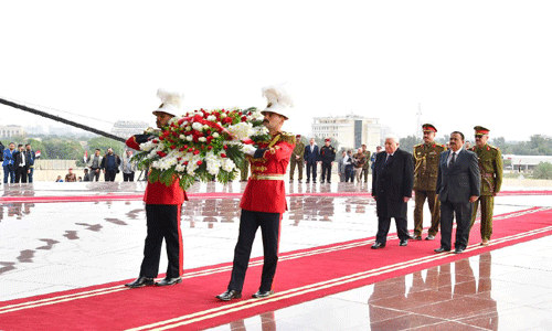 رئيس الجمهورية يضع إكليل زهور على ضريح الجندي المجهول