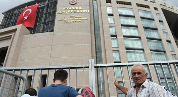 تفتيش محاكم اسطنبول واعتقال 173 قاضيا
