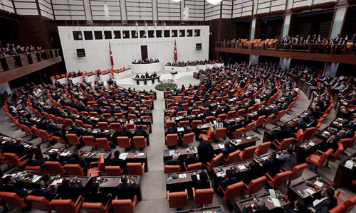 برلمان تركيا.. النواب يؤدون اليمين الدستورية