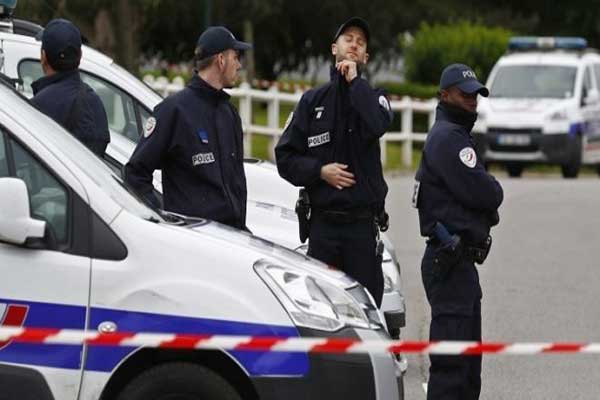 قاتل الشرطيين في فرنسا بايع داعش قبل 3 أسابيع