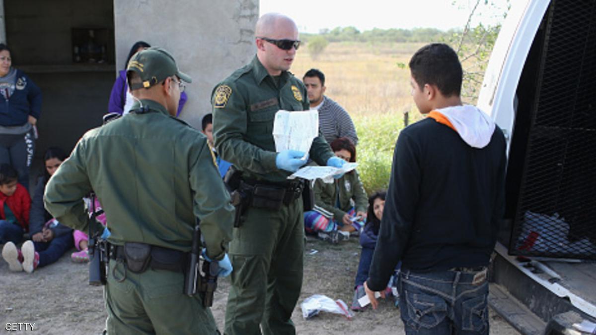أميركا تعتقل عشرات المهاجرين استعداداً لترحيلهم