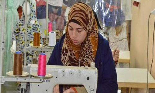 الايدي الناعمة في مصر تصنع الحرف اليدوية التقليدية