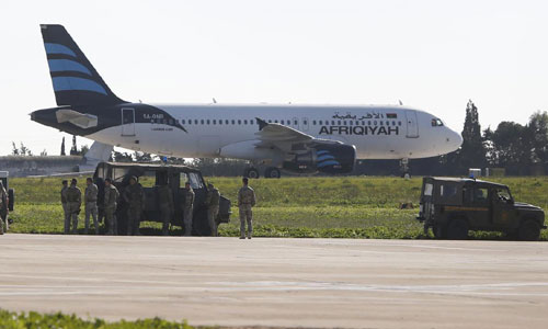 اطلاق سراح دفعة ثانية من ركاب الطائرة الليبية المختطفة