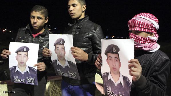أردنيون في وقفة تضامنية مع الطيار المحتجز