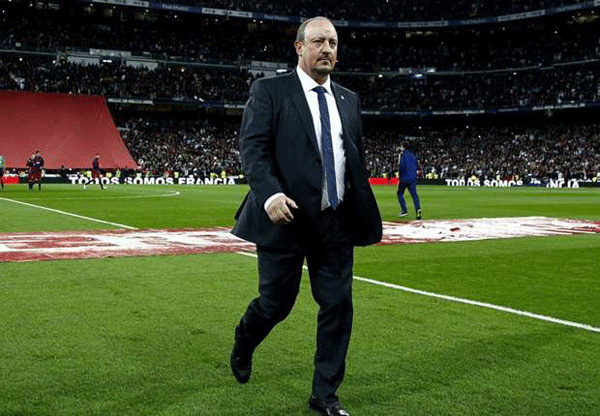 اقالة بينيتيز مدرب الفريق الملكي ريال مدريد