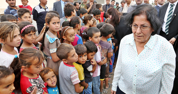 عقيلة رئيس الجمهورية تفتتح مدرسة ابتدائية للنازحين قرب بغداد