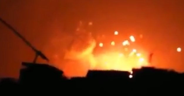 فيديو.. انفجارات هائلة بأضخم معامل تصنيع أسلحة الأسد