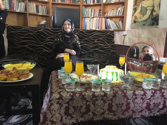 جدة كوردية تحتفل بعيد ميلادها الـ 100