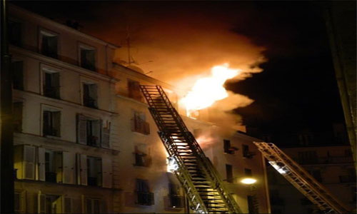 مصرع 8 اشخاص بينهم اطفال في حريق مبنى شمالي باريس