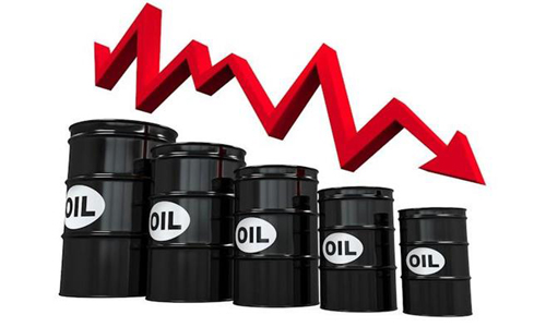 تراجع اسعار النفط وسط تعطل الامدادات