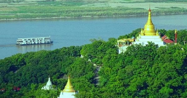 بالفيديو.. نهر يبتلع أشهر معابد ميانمار البوذية