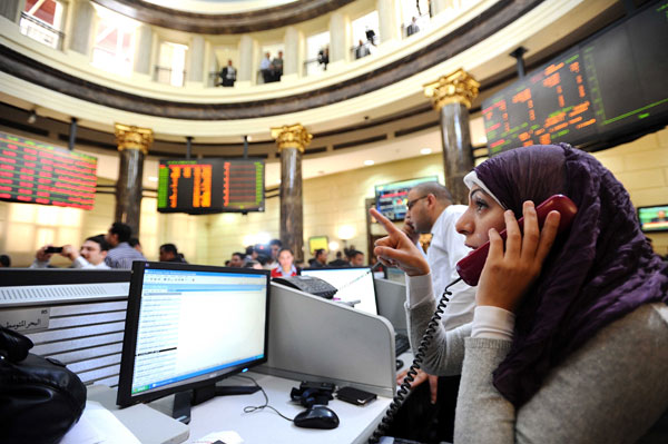 البورصة المصرية تخسر 15 مليار في دقيقتين 