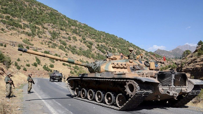 الجيش التركي يستهدف مواقع وحدات الحماية في عفرين