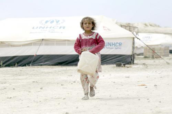 فتاة عراقية في مخيم الهول