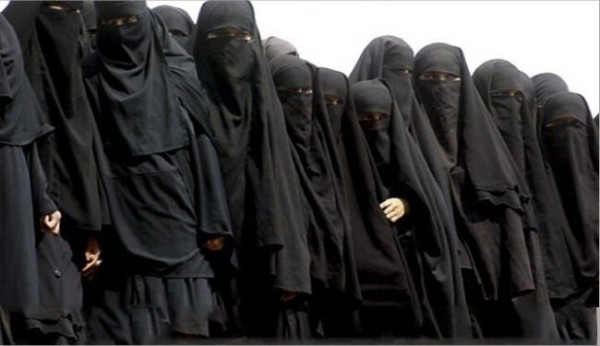 صورة من الارشيف لنساء المناطق الخاضعة لداعش