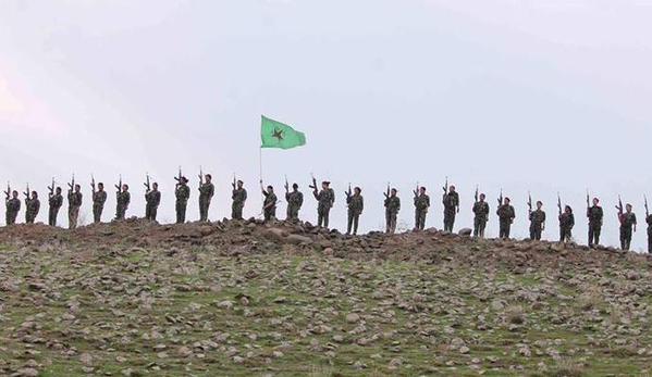 الوحدات الكوردية تحرر قاعدة عسكرية في معقل داعش 