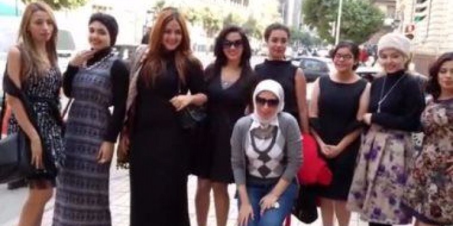 فتيات مصر يواجهن التحرش بالفساتين القصيرة