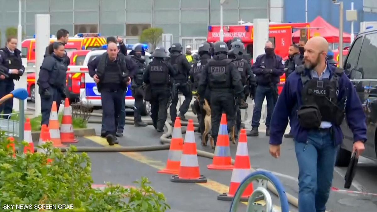 باريس.. مقتل المهاجم بعملية مطار أورلي