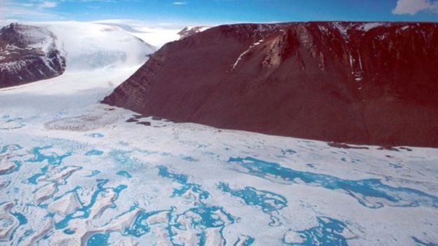 جبل جليدي ينفصل عن القارة المتجمدة الجنوبية