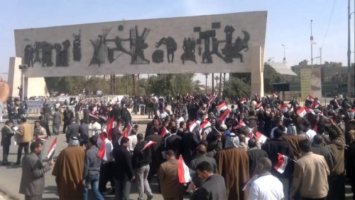 بغداد.. المئات يؤدون صلاة الجمعة الموحدة للإصلاح