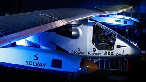 طائرة بخلايا شمسية تحلق حول العالم