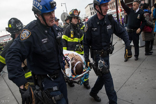 إصابة العشرات بانحراف قطار في نيويورك