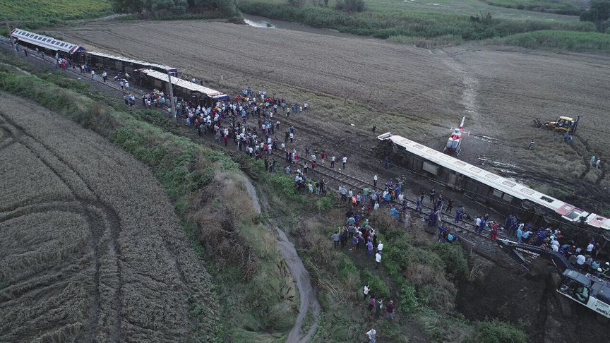 تركيا.. مصرع واصابة 83 شخصاً في حادث قطار