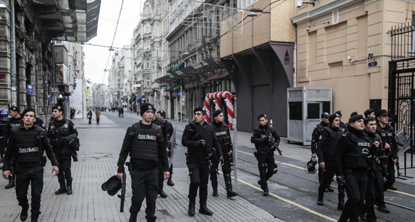 اعتقال 17 شخصا بمداهمات لمكاتب حزب الشعوب في اسطنبول