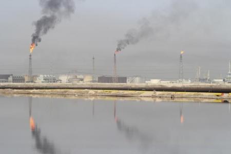 العراق يتوقع سعر النفط بين 55 و65 دولارا للبرميل