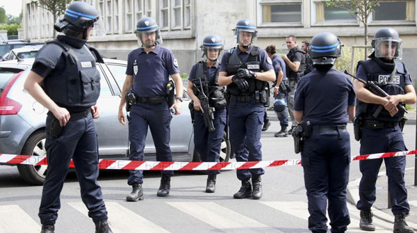 اعتقال فتاتين فرنسيتين على صلة بداعش