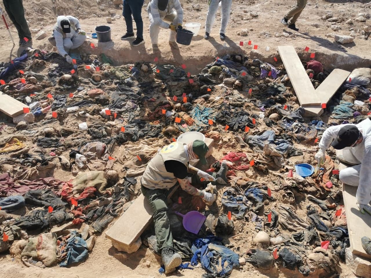 تيمور يوقف عملية استخراج رفات الشهداء من مقبرة السماوة