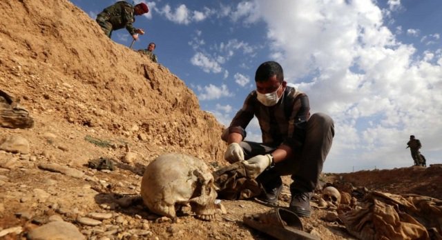 داعش ارتكب عشرات المقابر الجماعية في العراق