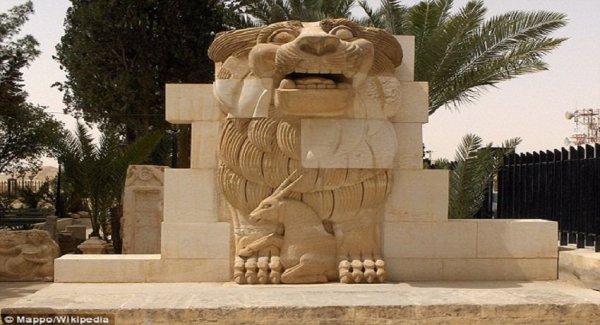 داعش يدمر تمثال الأسد الأثري بتدمر