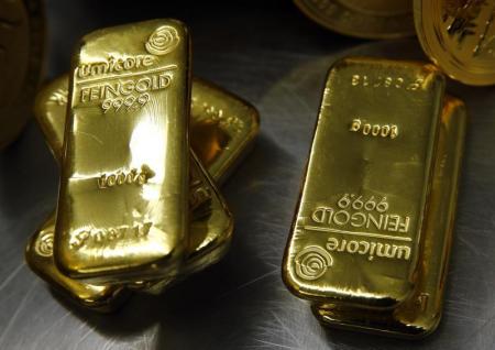انخفض سعر الذهب للبيع الفوري 0.4 بالمئة الي 1321.20 دولار للاوقية