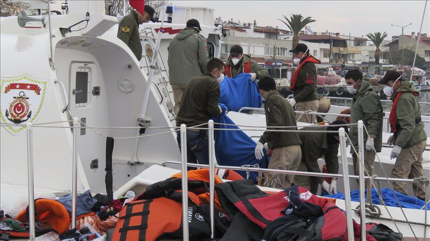 مصرع 10 مهاجرين جراء غرق قاربهم في بحر إيجه