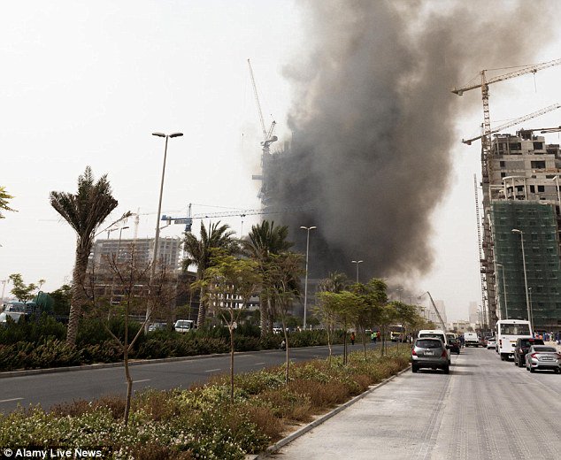 حريق هائل في أحد أبراج دبي