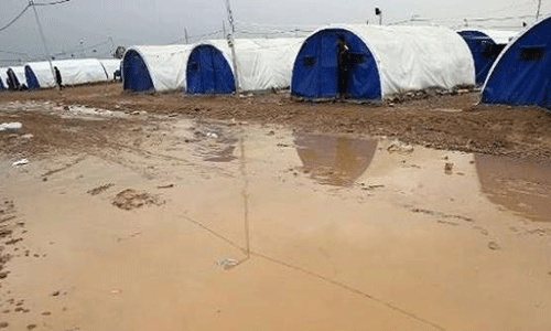 فيديو.. غرق مخيمات النازحين في الموصل