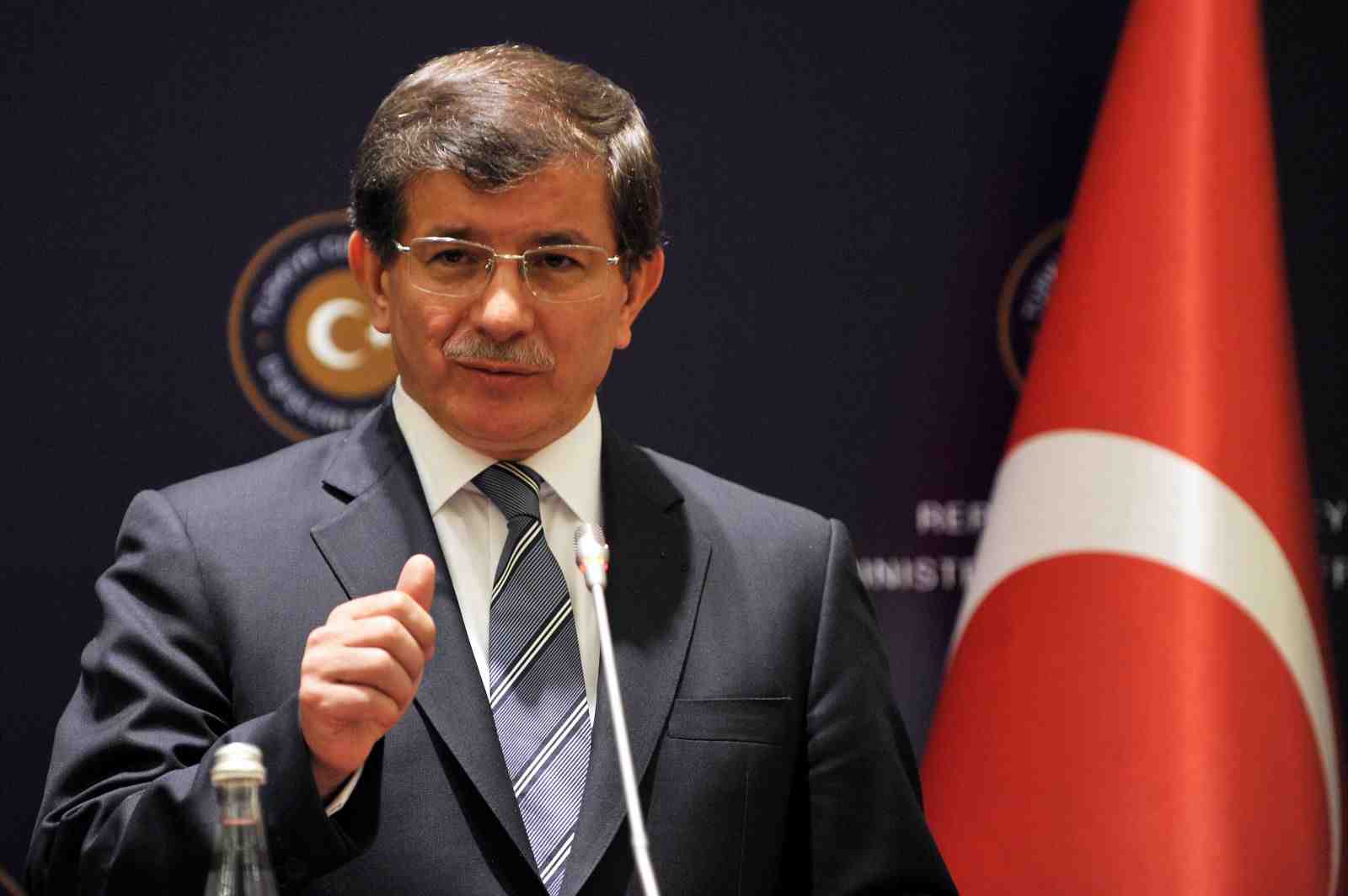 أوغلو: تركيا لن تقدم على أي خطوة تنتهك سيادة العراق 