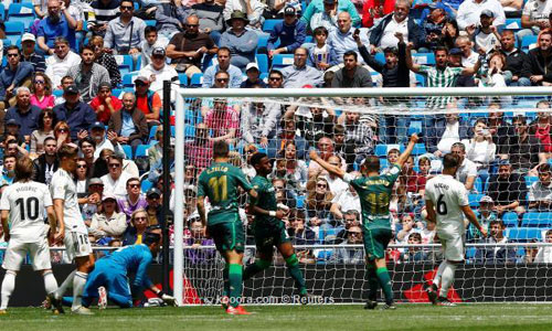 ريال مدريد يُنهي موسمه الكارثي بالسقوط امام بيتيس