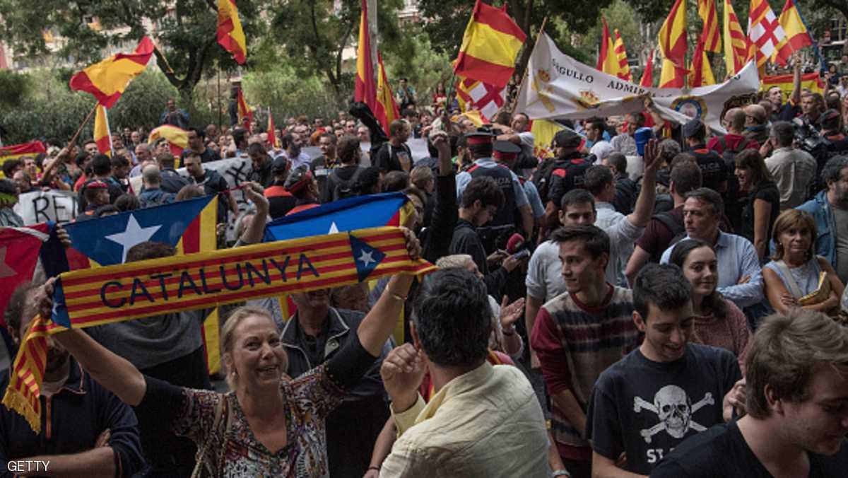 انفصال كتالونيا.. تصعيد في برشلونة