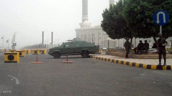 إصابة شخصين بانفجار أمام القصر الجمهوري بصنعاء