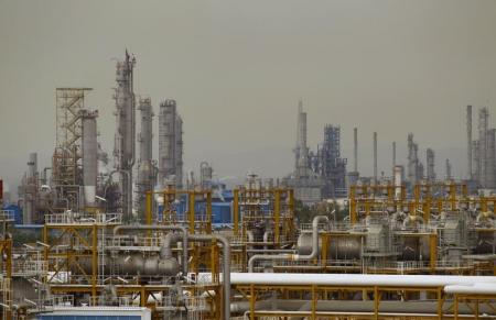وكالة الطاقة: انتاج ايران النفطي قد يرتفع بشدة بعد رفع العقوبات